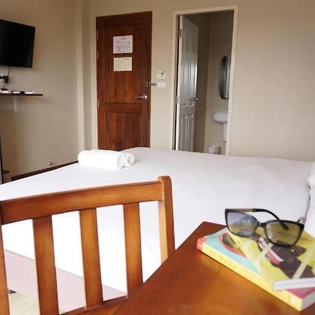 Chompu Nakarin Apartment Trang Buitenkant foto