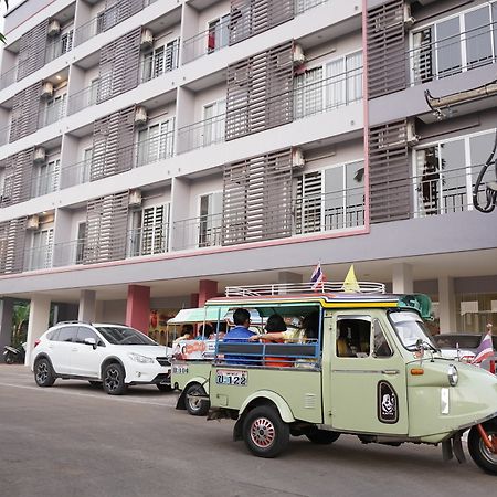Chompu Nakarin Apartment Trang Buitenkant foto