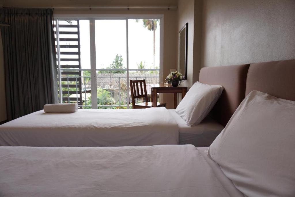Chompu Nakarin Apartment Trang Buitenkant foto
