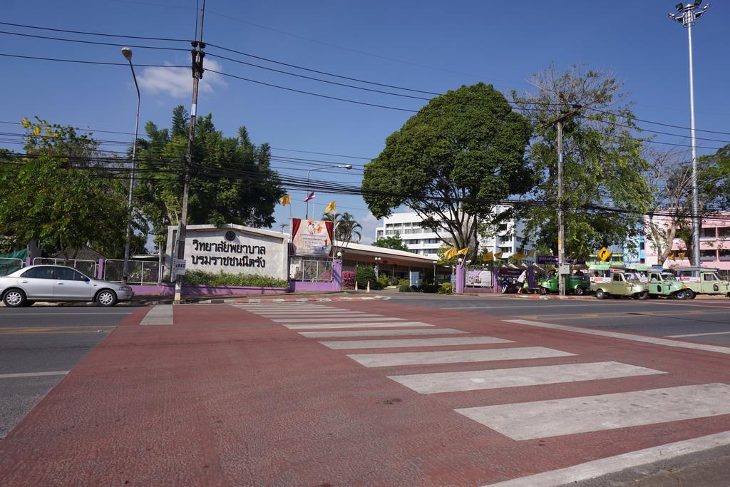 Chompu Nakarin Apartment Trang Buitenkant foto