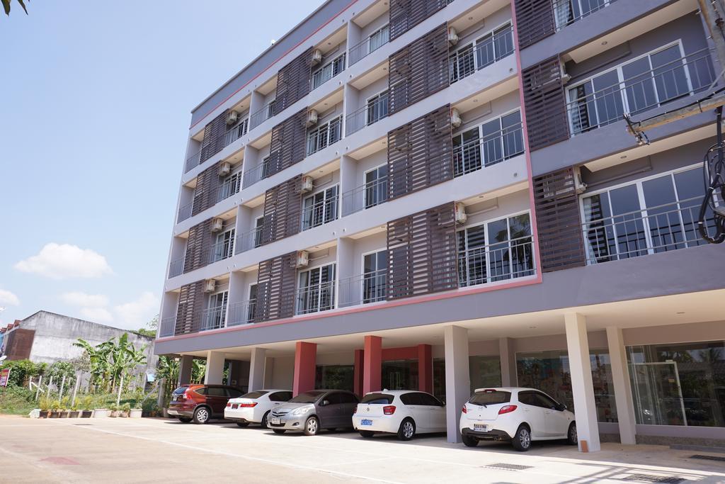 Chompu Nakarin Apartment Trang Buitenkant foto
