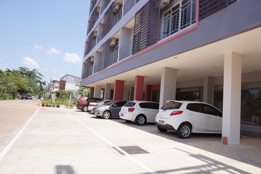Chompu Nakarin Apartment Trang Buitenkant foto