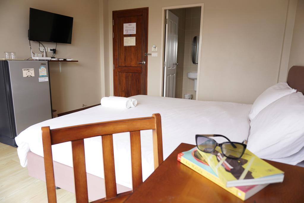 Chompu Nakarin Apartment Trang Buitenkant foto