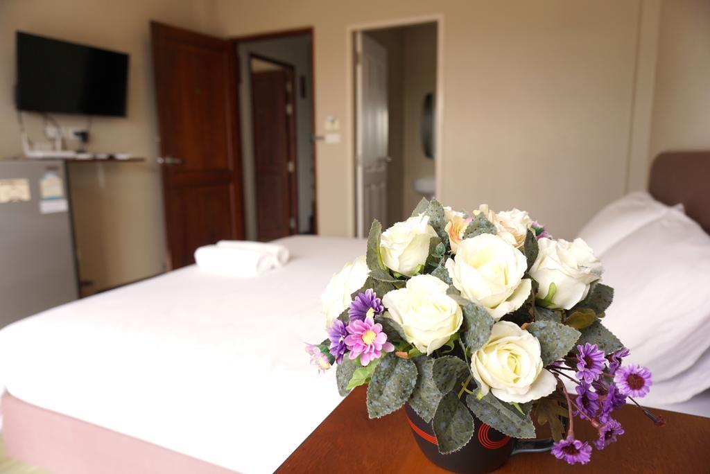 Chompu Nakarin Apartment Trang Buitenkant foto