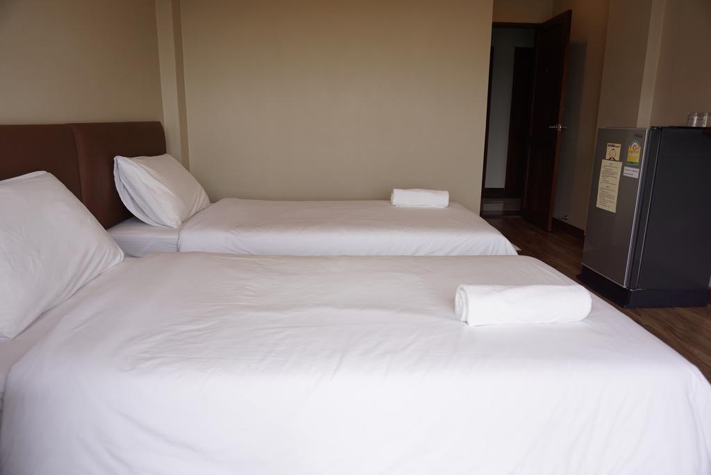 Chompu Nakarin Apartment Trang Buitenkant foto