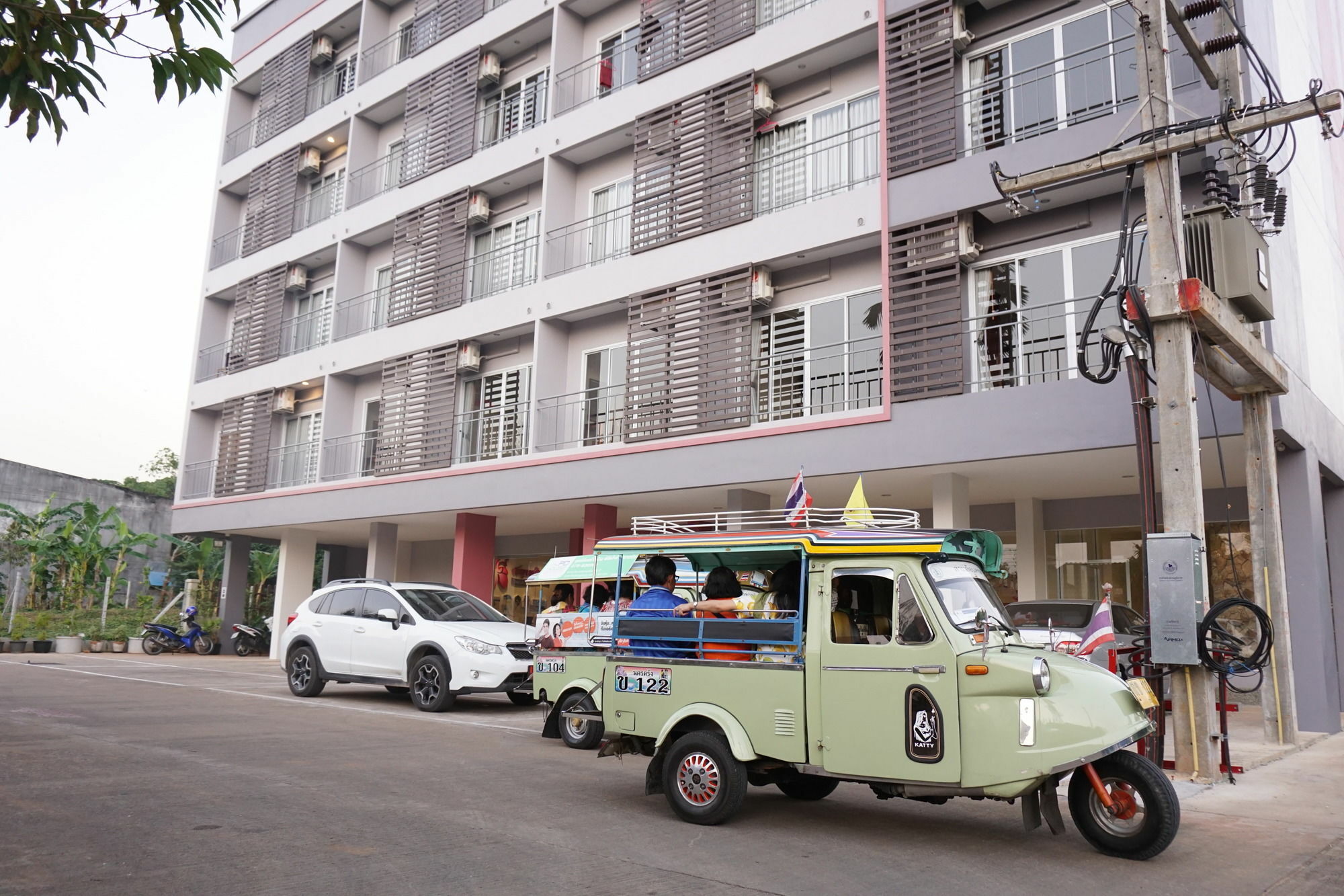 Chompu Nakarin Apartment Trang Buitenkant foto