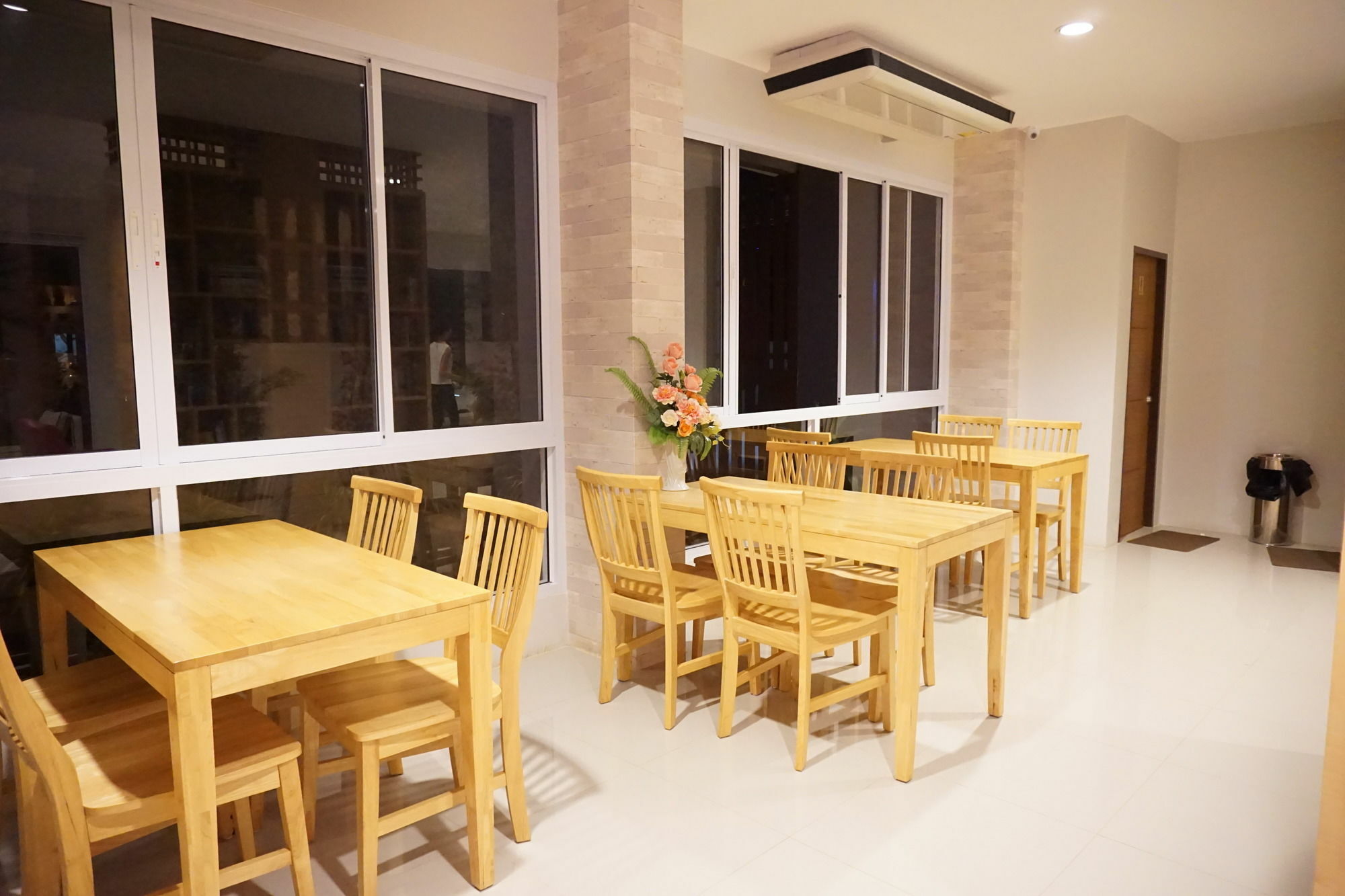 Chompu Nakarin Apartment Trang Buitenkant foto