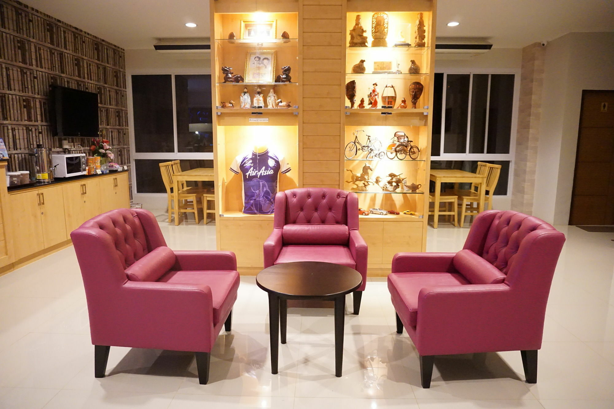 Chompu Nakarin Apartment Trang Buitenkant foto